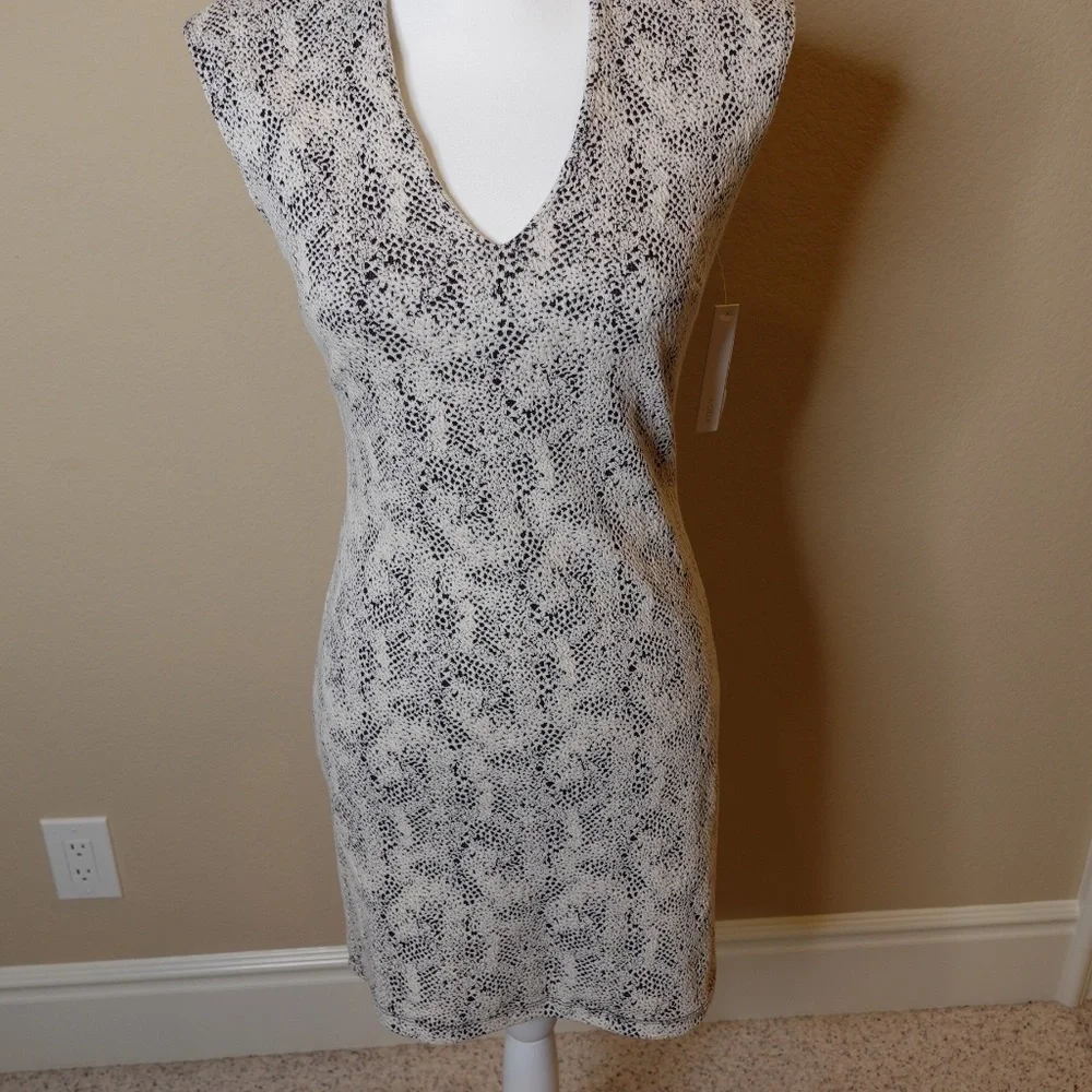 Bloomingdale's Aqua Sleeveless Black/Cream Print  Dress - Picture 3 of 8